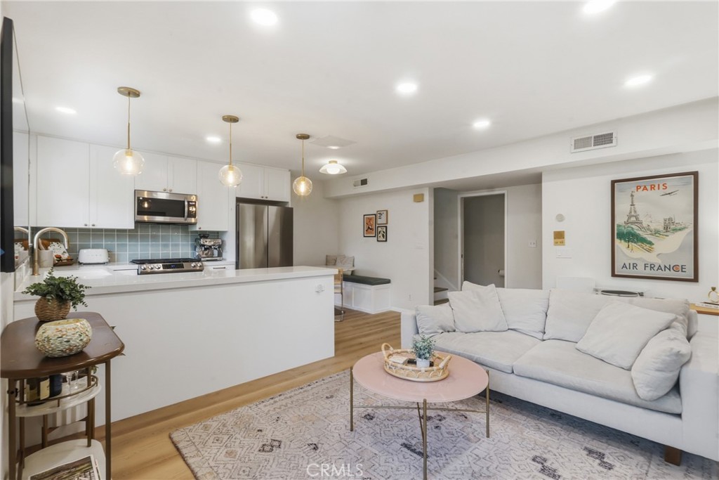 2147 Beachwood