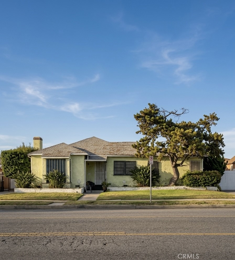 8826 Van Ness
