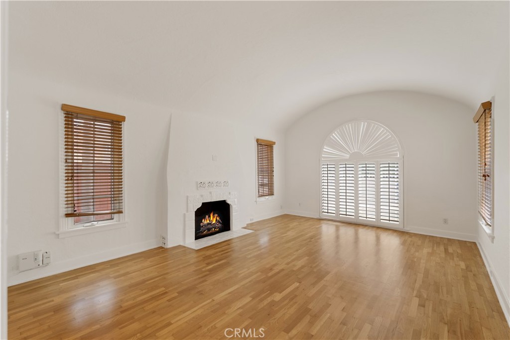 1908 Loma Drive