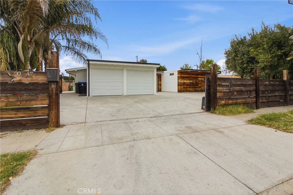 20547 Kittridge Street