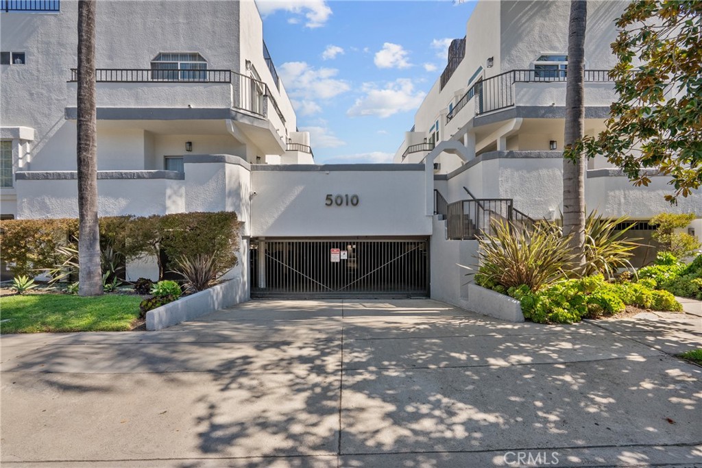 5010 Cahuenga Boulevard