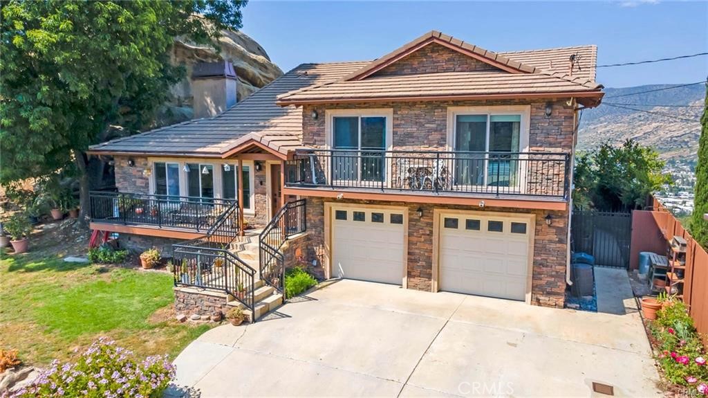 956 Crown Hill