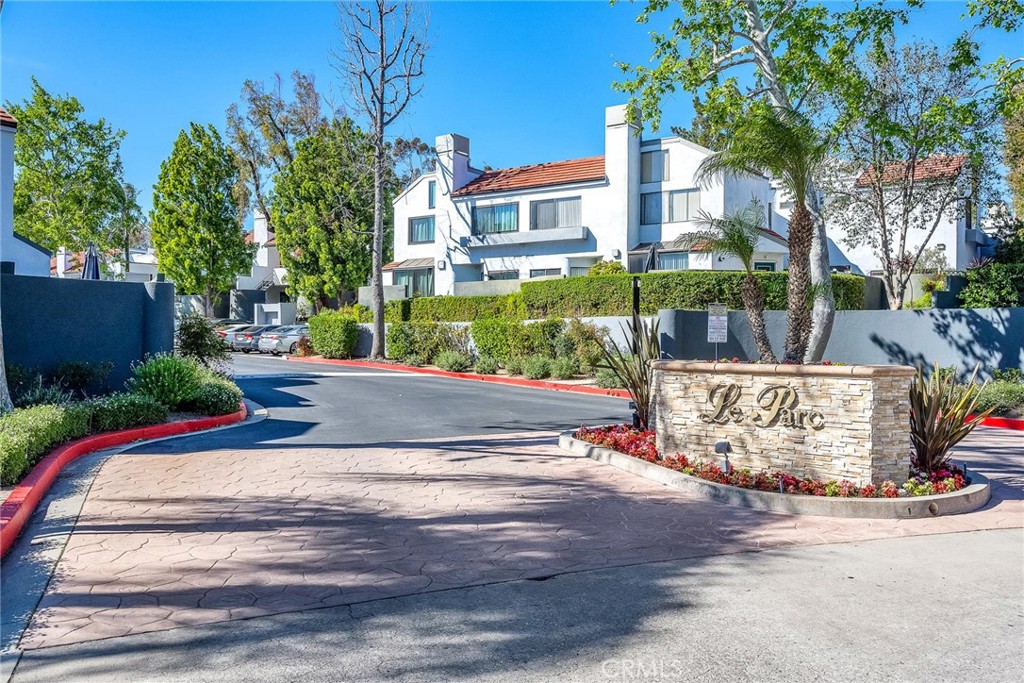 1125 Tivoli Lane