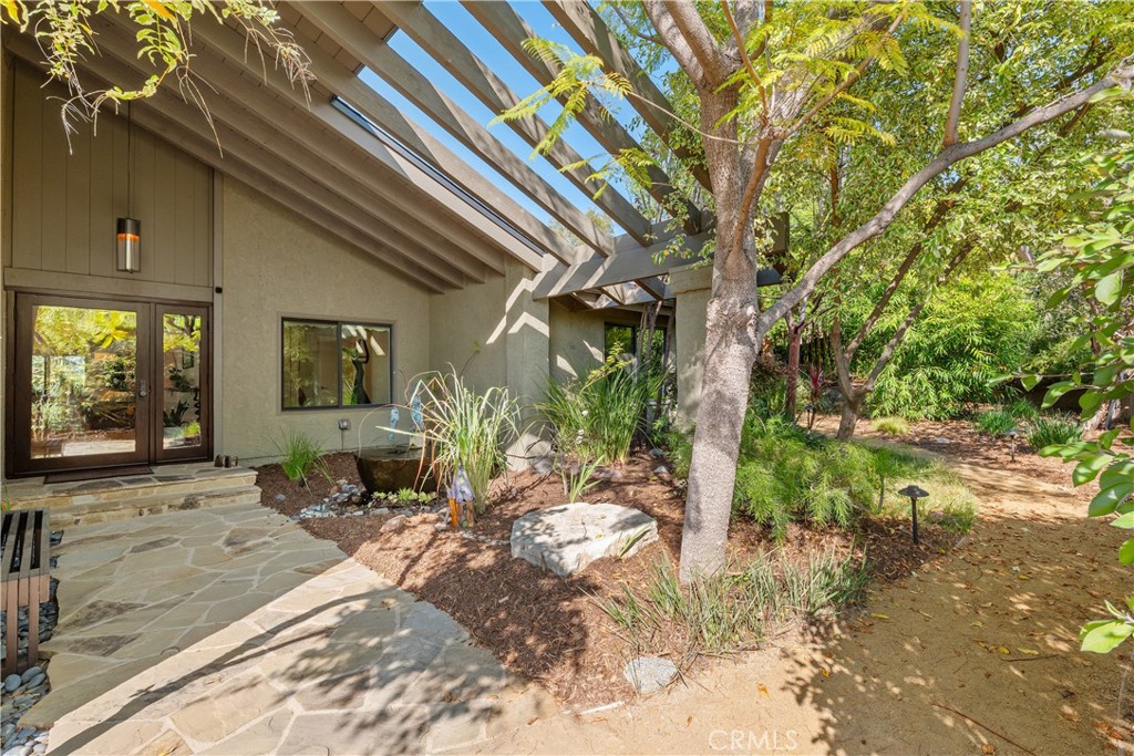 4556 Poe Avenue
