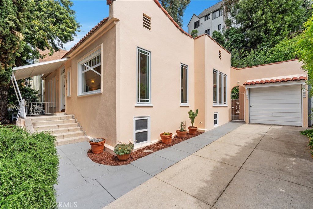 2364 Canyon Drive