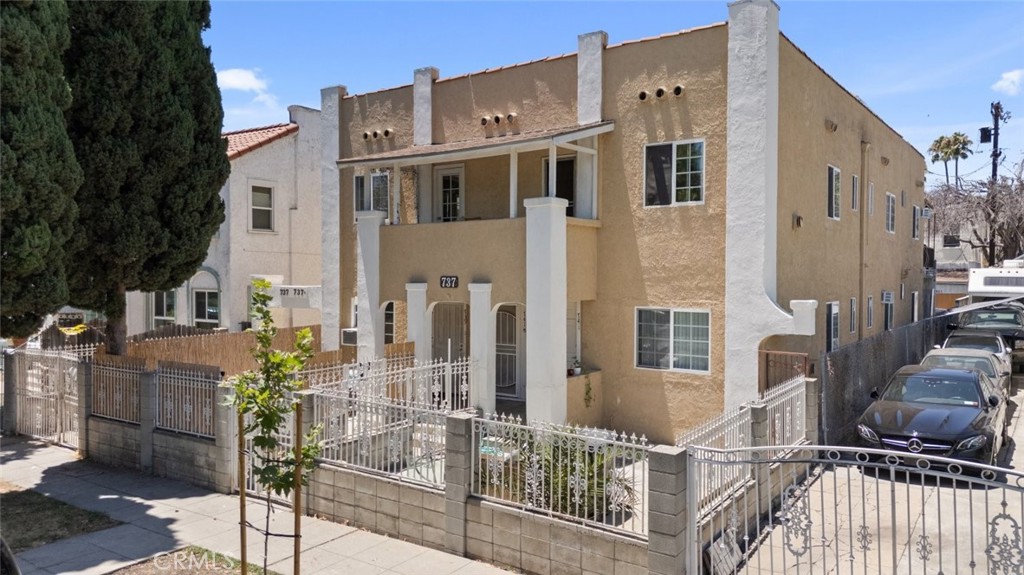 737 Ridgewood Place