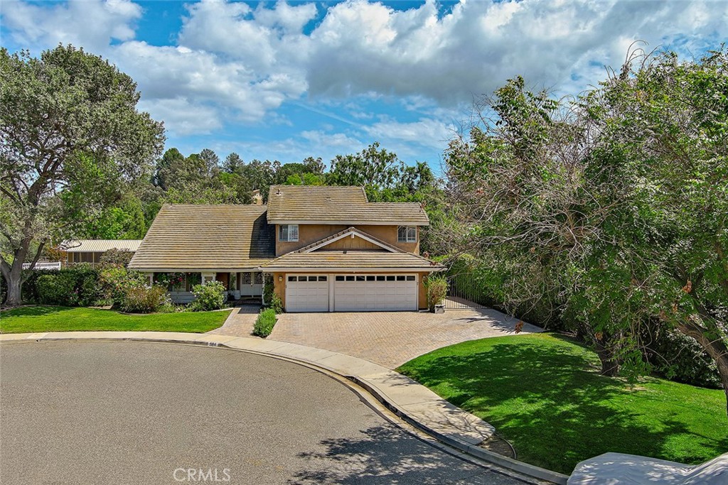 984 Oakmont Court