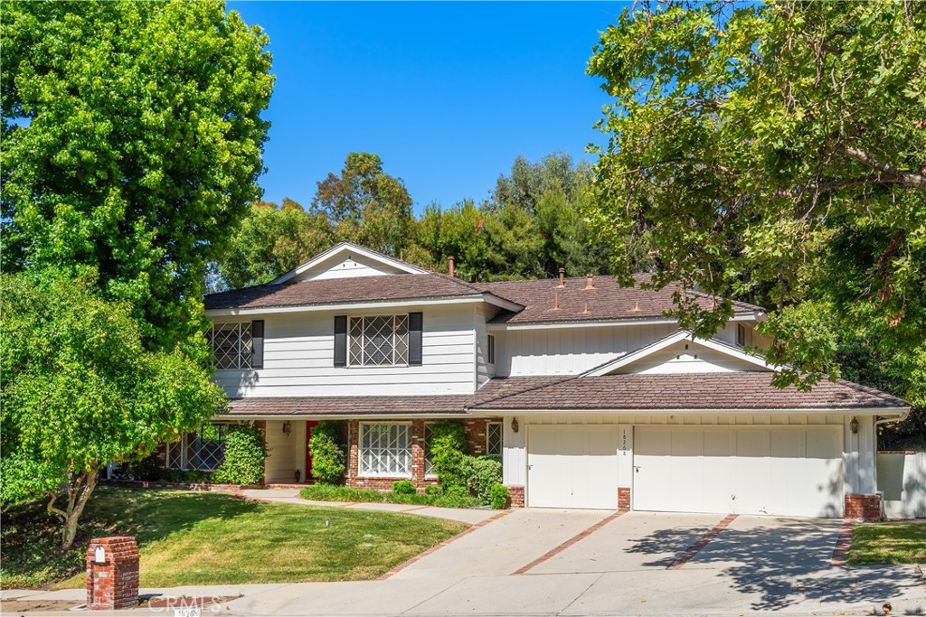 18268 Lake Encino Drive