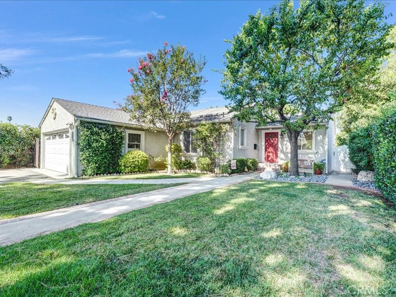 6923 Comanche Avenue