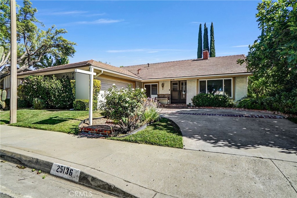 25136 Avenida Rondel