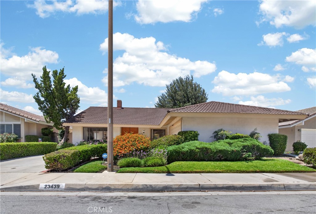 23439 Avenida Rotella