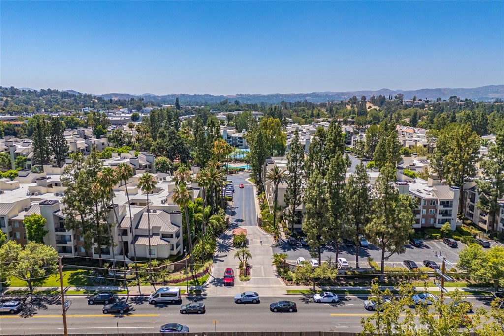 5565 Canoga