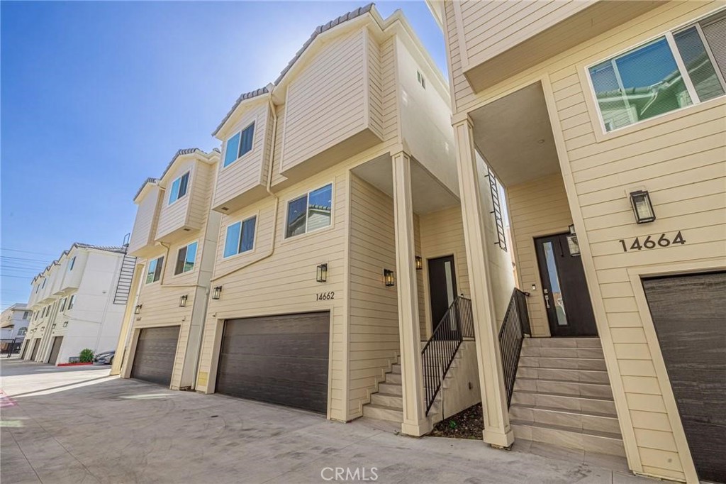 14662 W Sara Lane