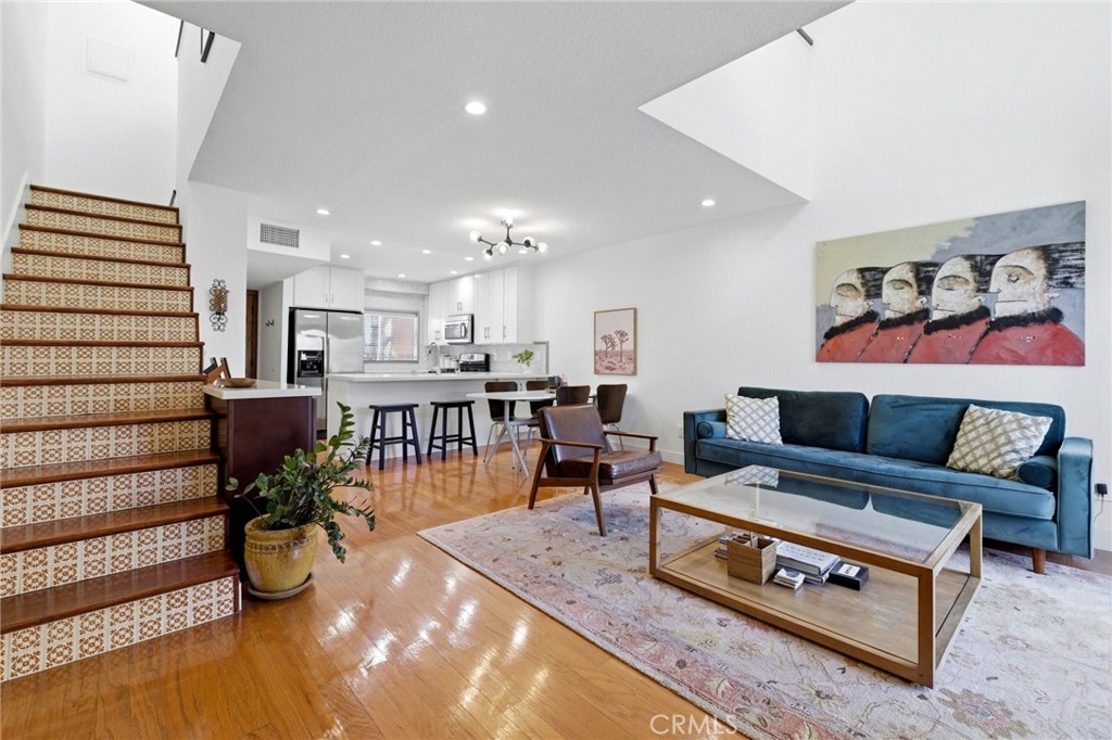 10926 Bluffside