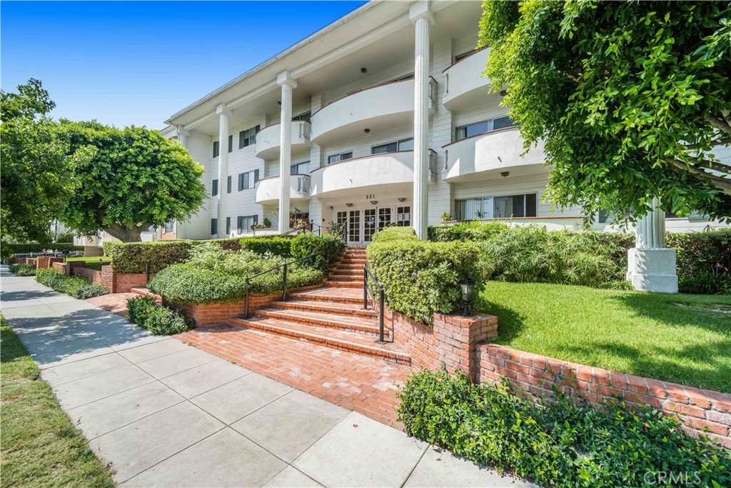 521 Montana Avenue