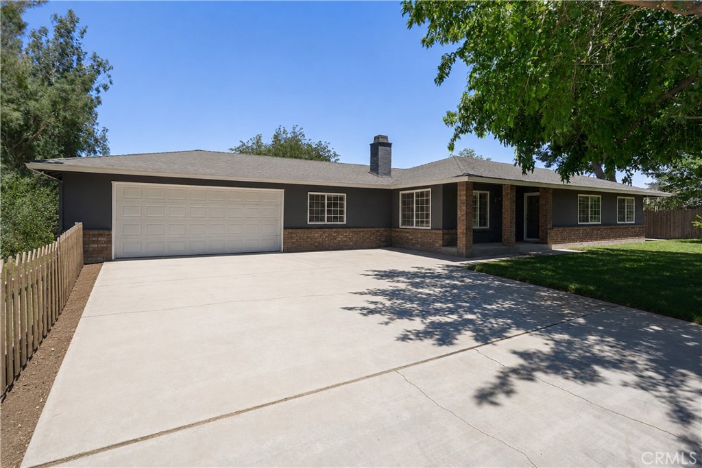 10755 Avenue R10