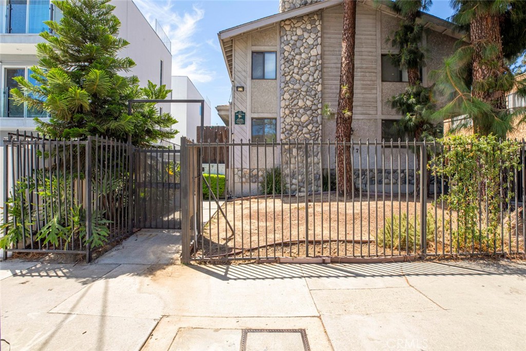 6847 Haskell Avenue