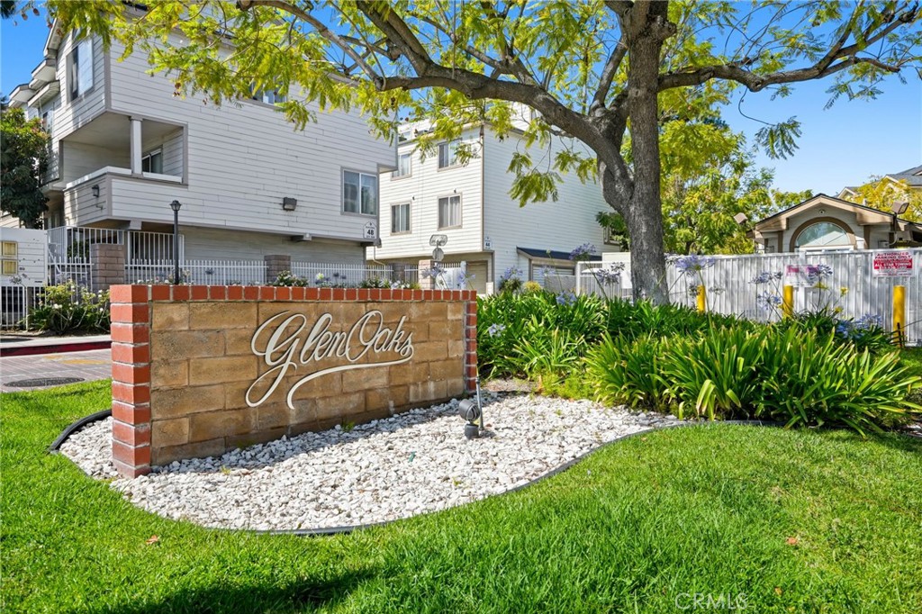 11150 Glenoaks