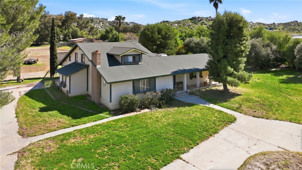 23270 Menifee