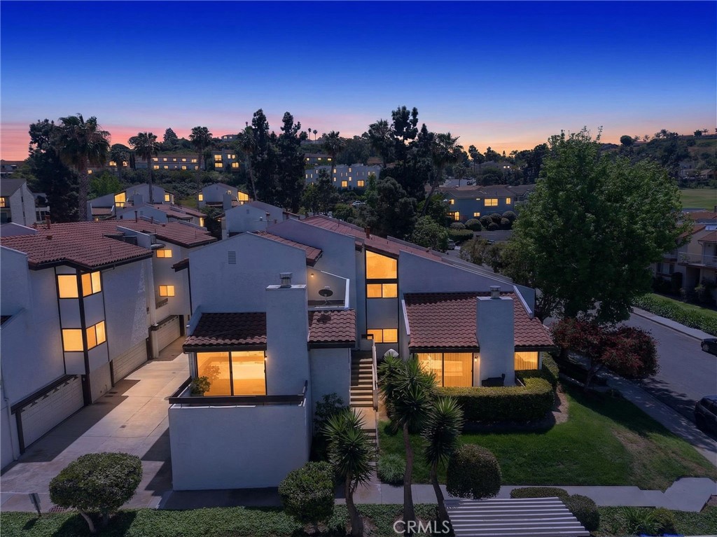7526 Jerez Court