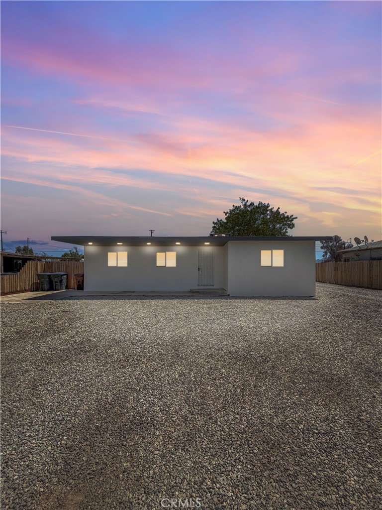 184 N Acacia