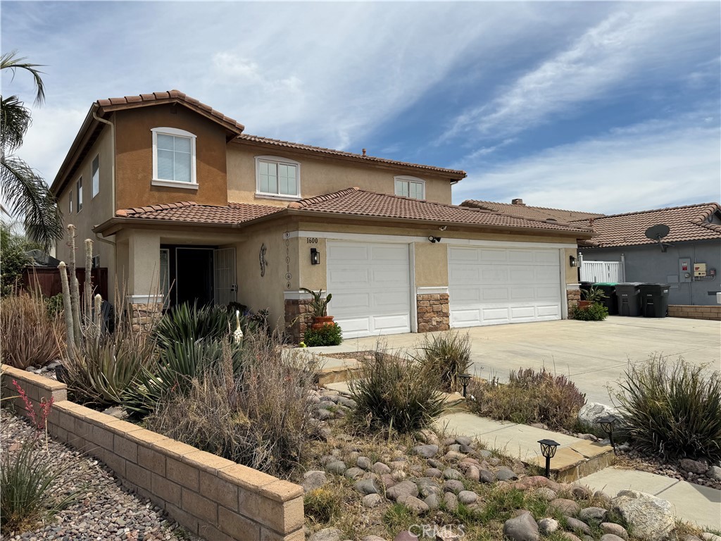 1600 Hickory Wood