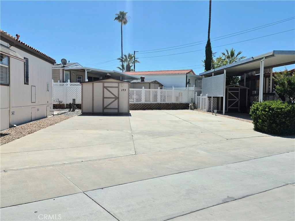 1295 Cawston Avenue