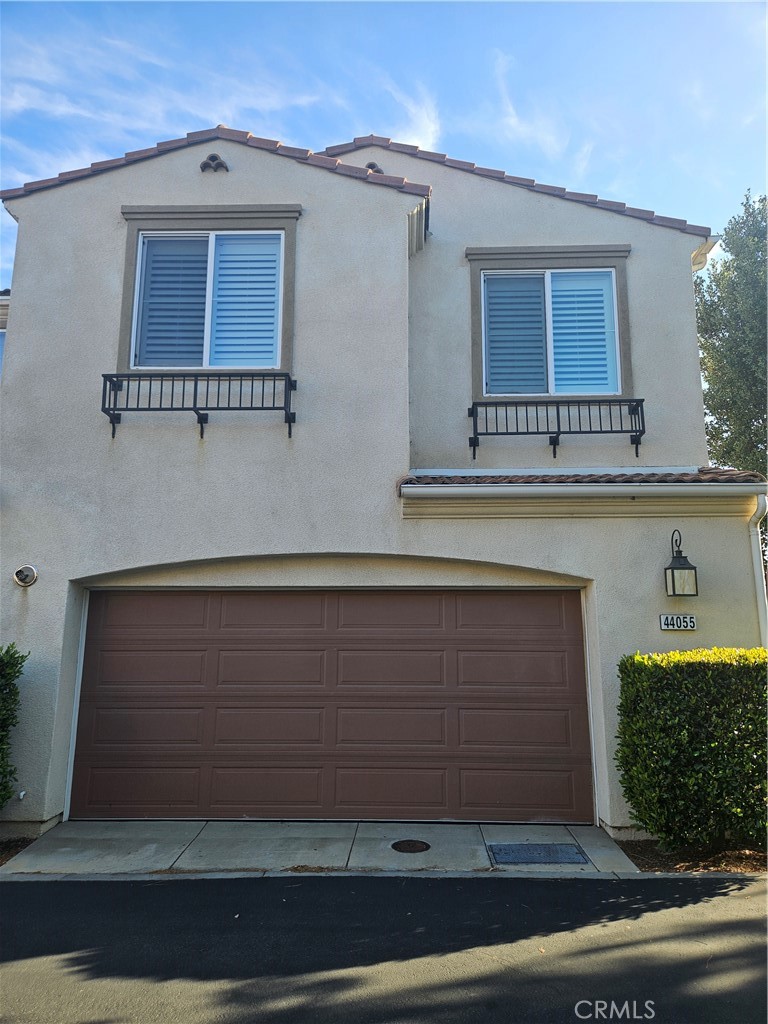 44055 Calle Luz