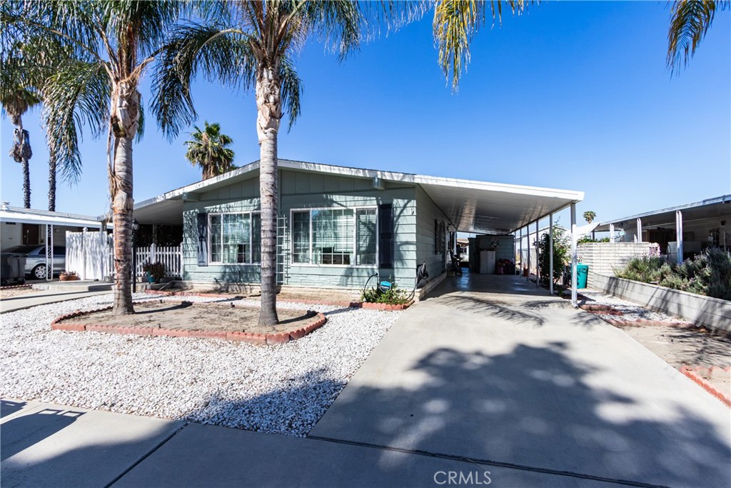 585 Camino Real