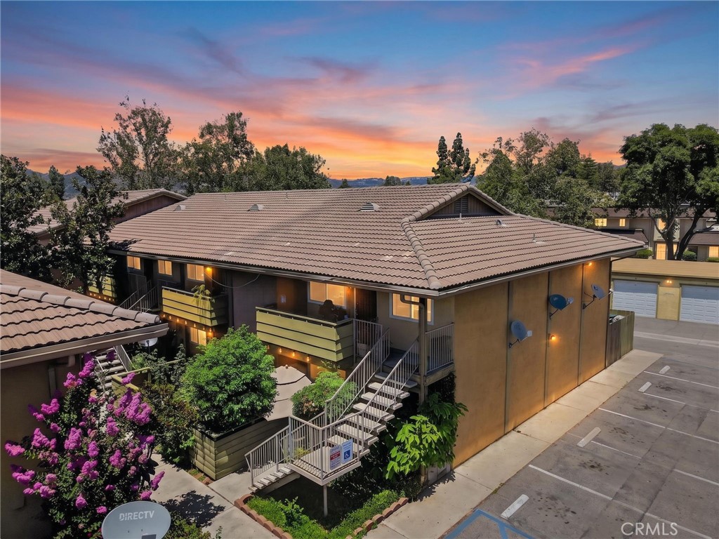 2041 Grand Ave