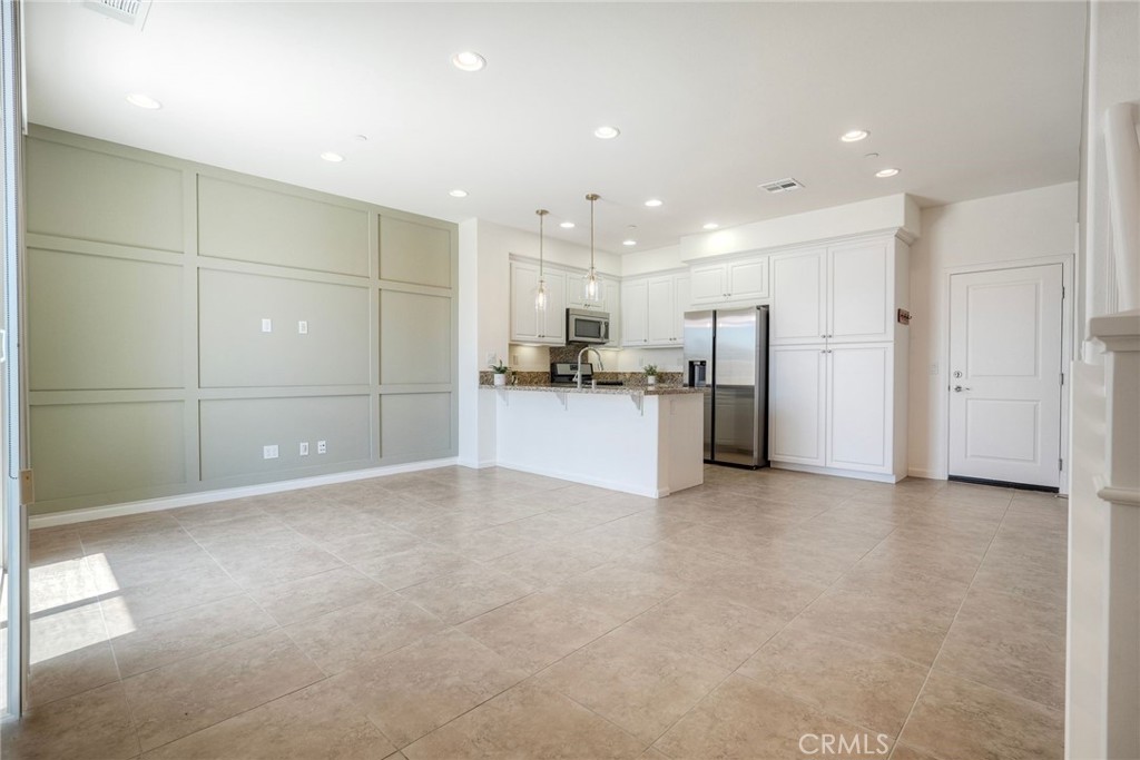 44091 Calle Luz