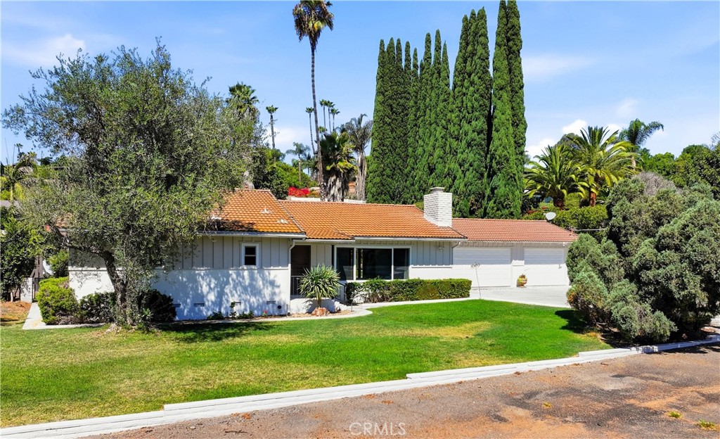 1613 Encino