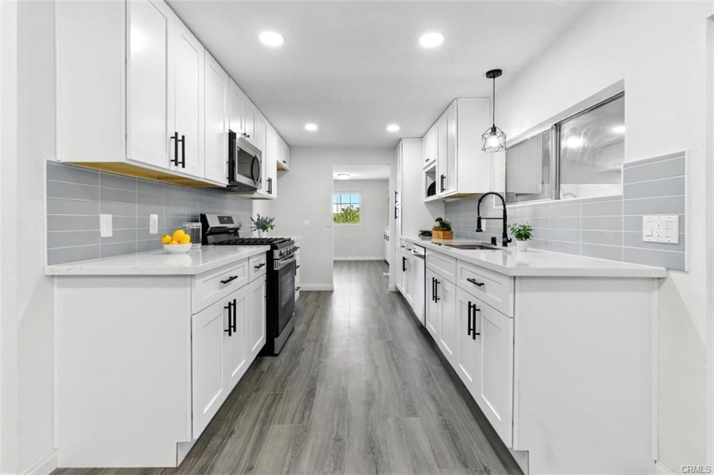 900 Santa Clara