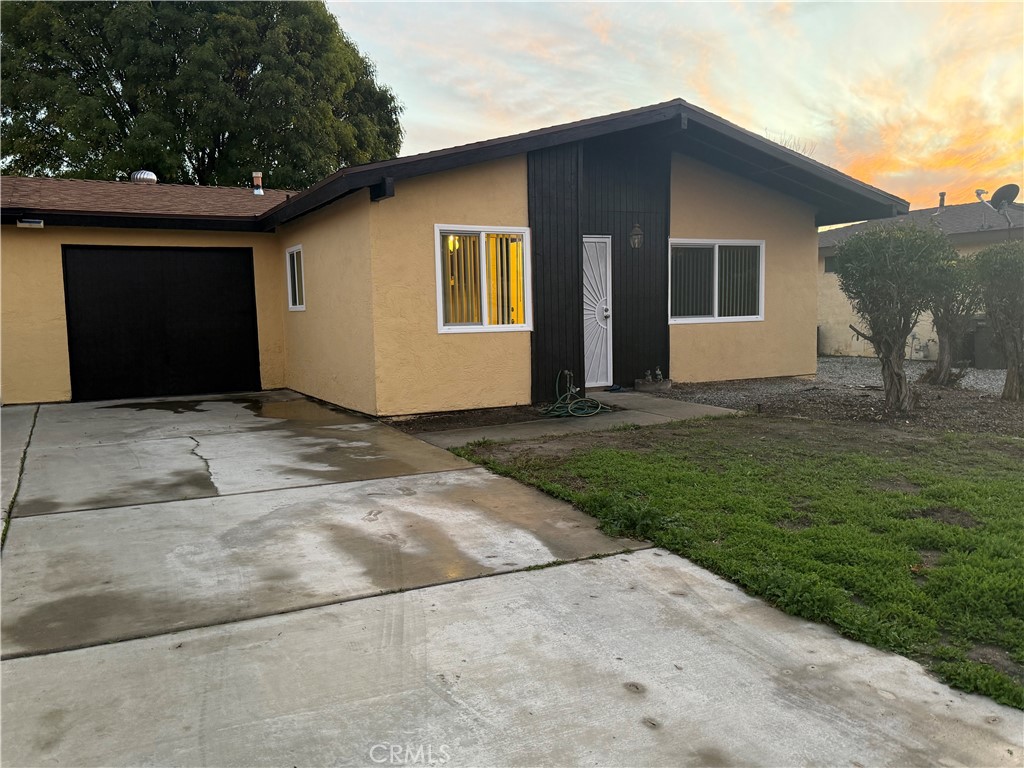 2221 San Bernardo