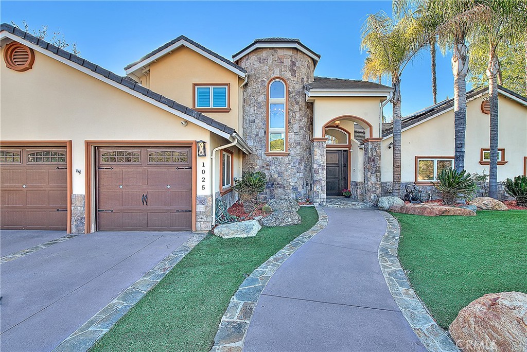 1025 Horseshoe Bend