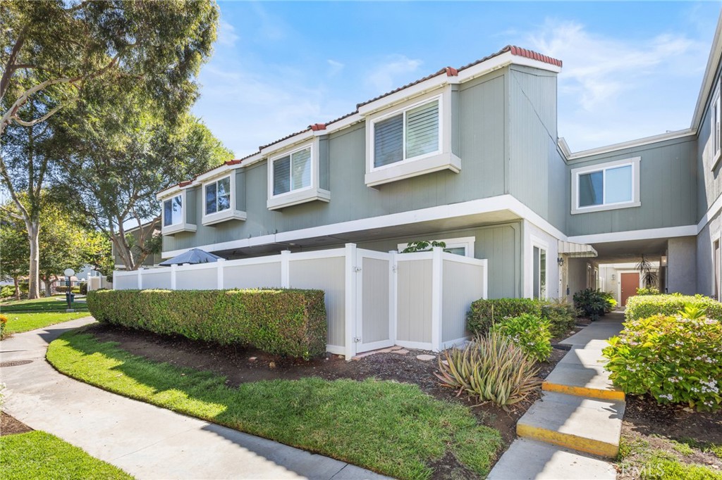 950 Golden Springs Drive