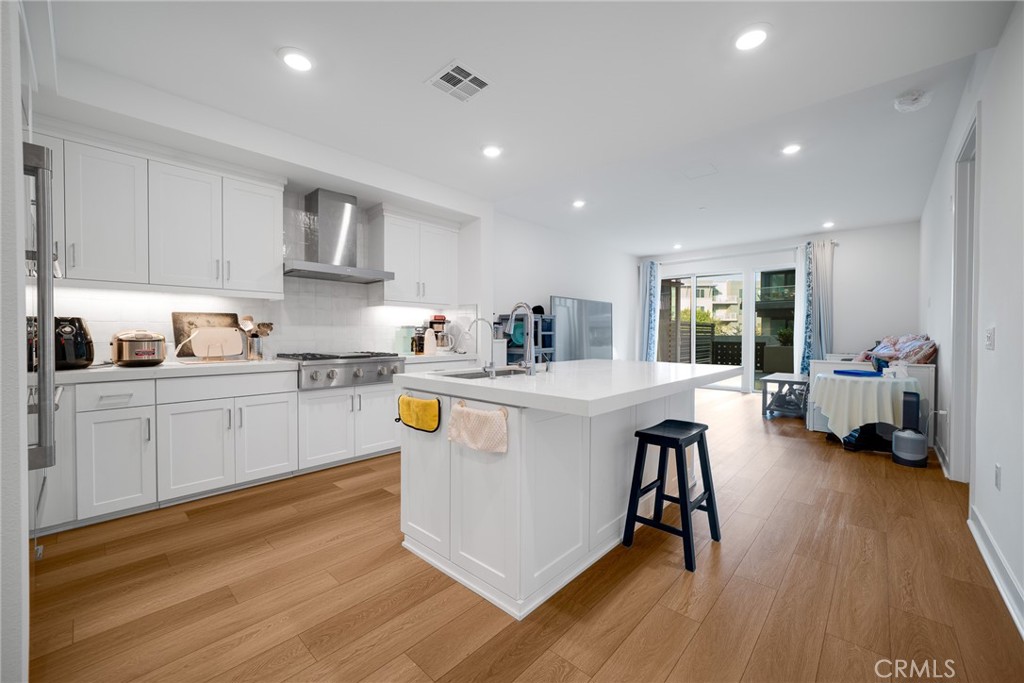 2202 Rivington