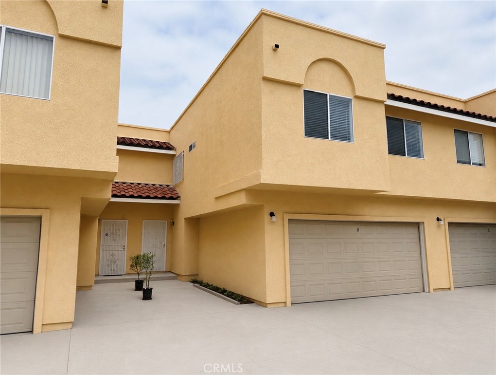 228 Avenue 18