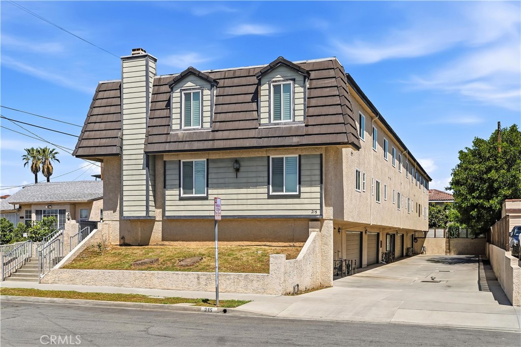 215 Hilliard