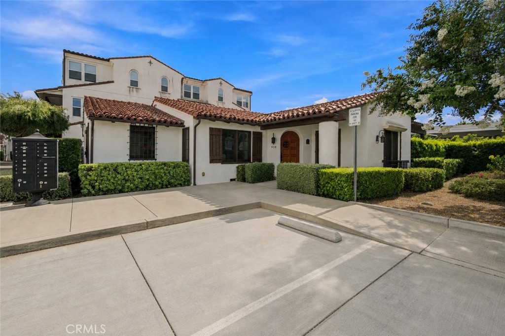 438 Duarte