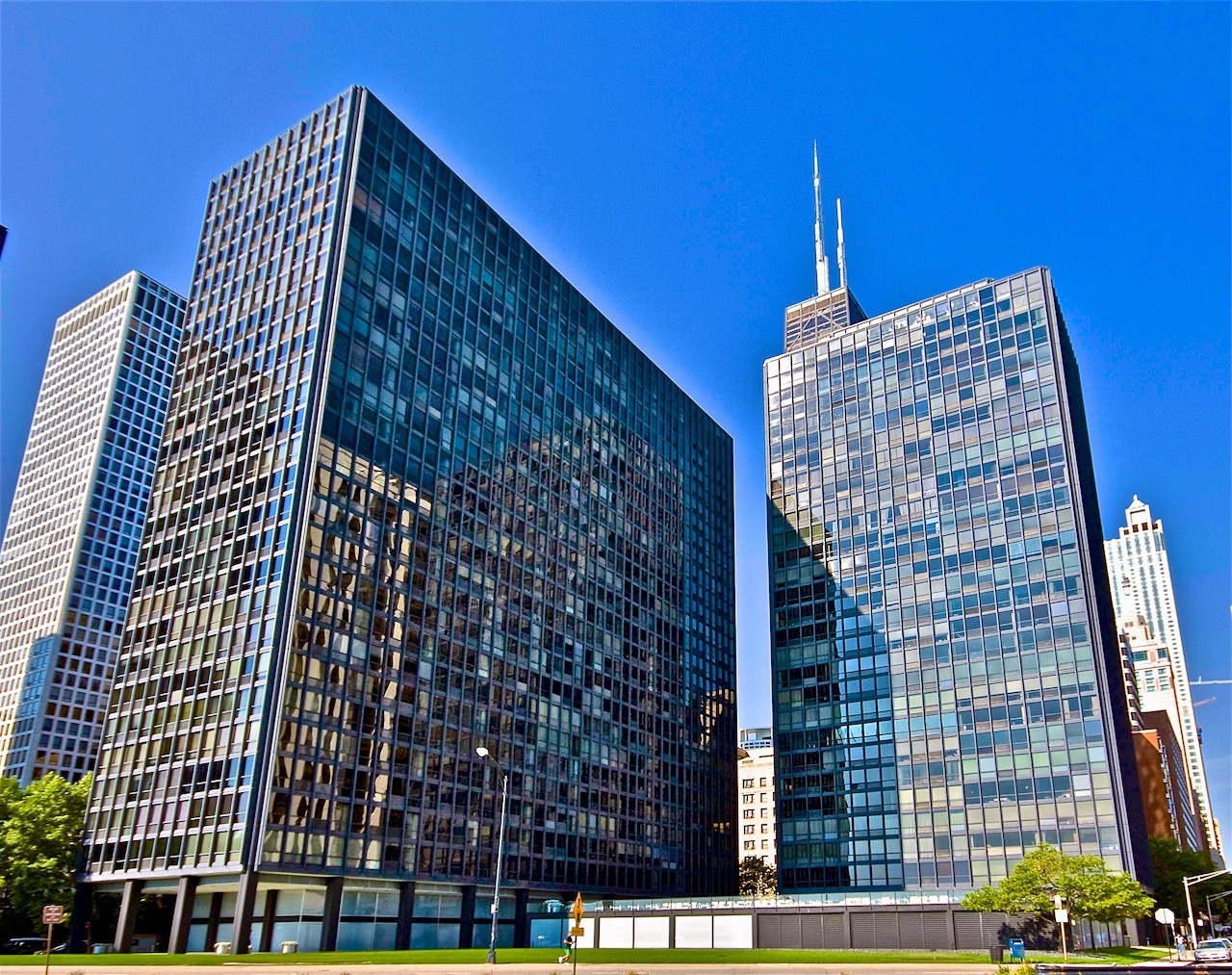 900 LAKE SHORE Drive