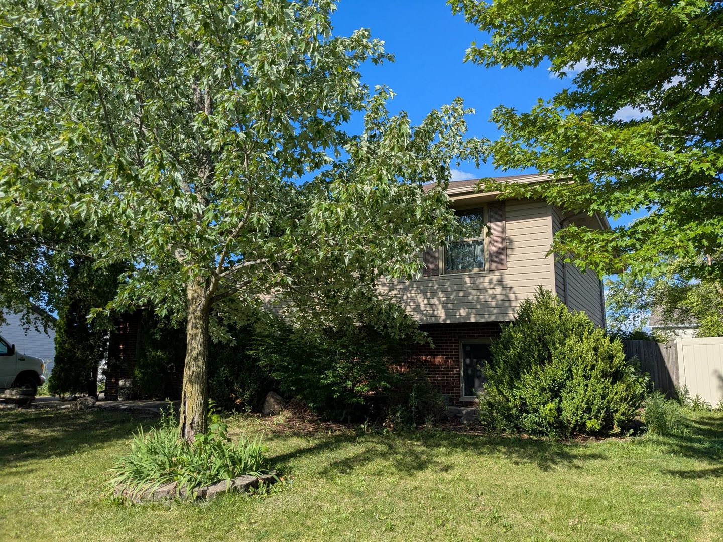 1320 Howland Drive