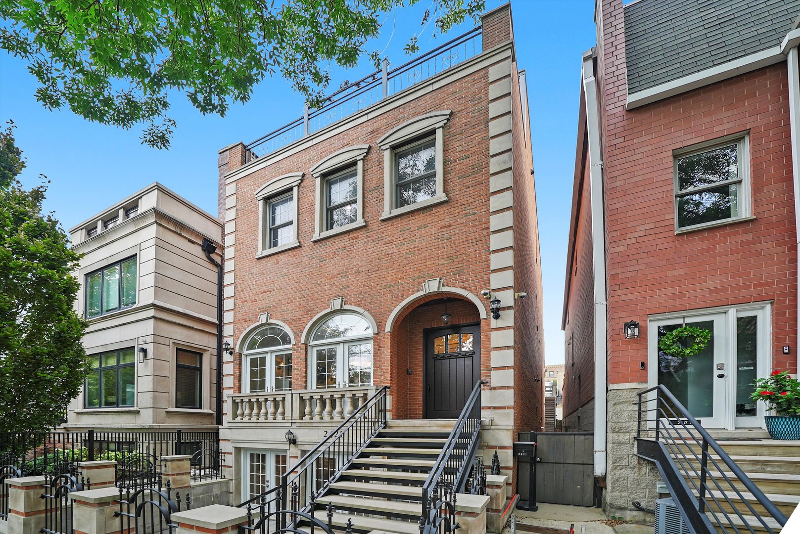 2421 Janssen Avenue
