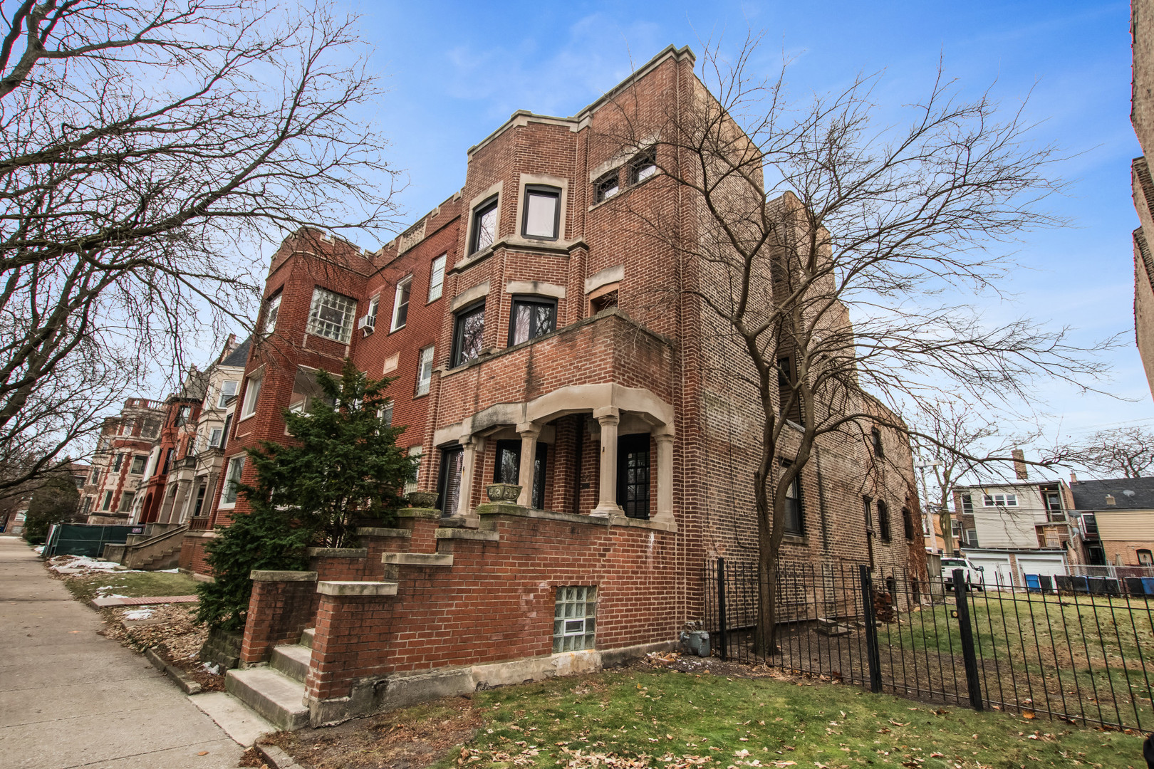 823 Drexel Square