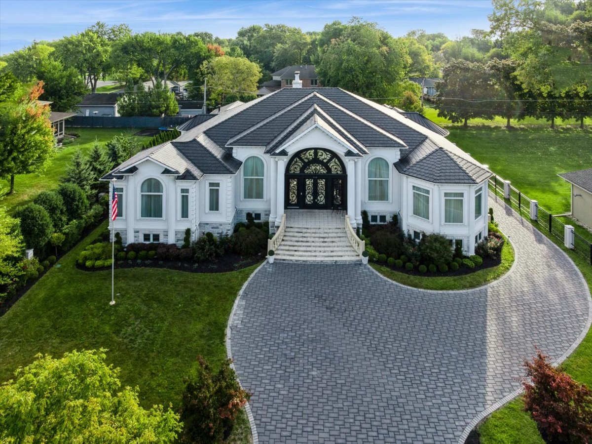 2315 Arlington Heights Road