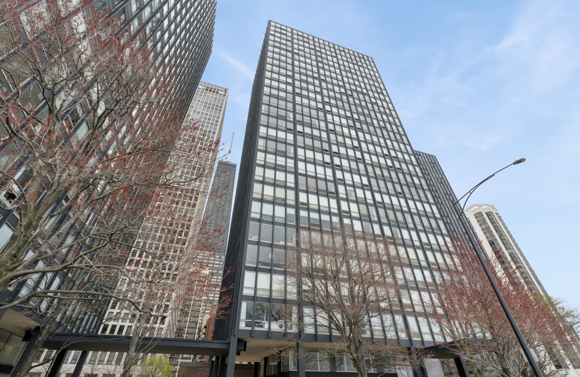 880 Lake Shore Drive