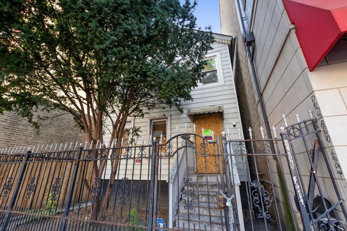 1921 Chicago Avenue