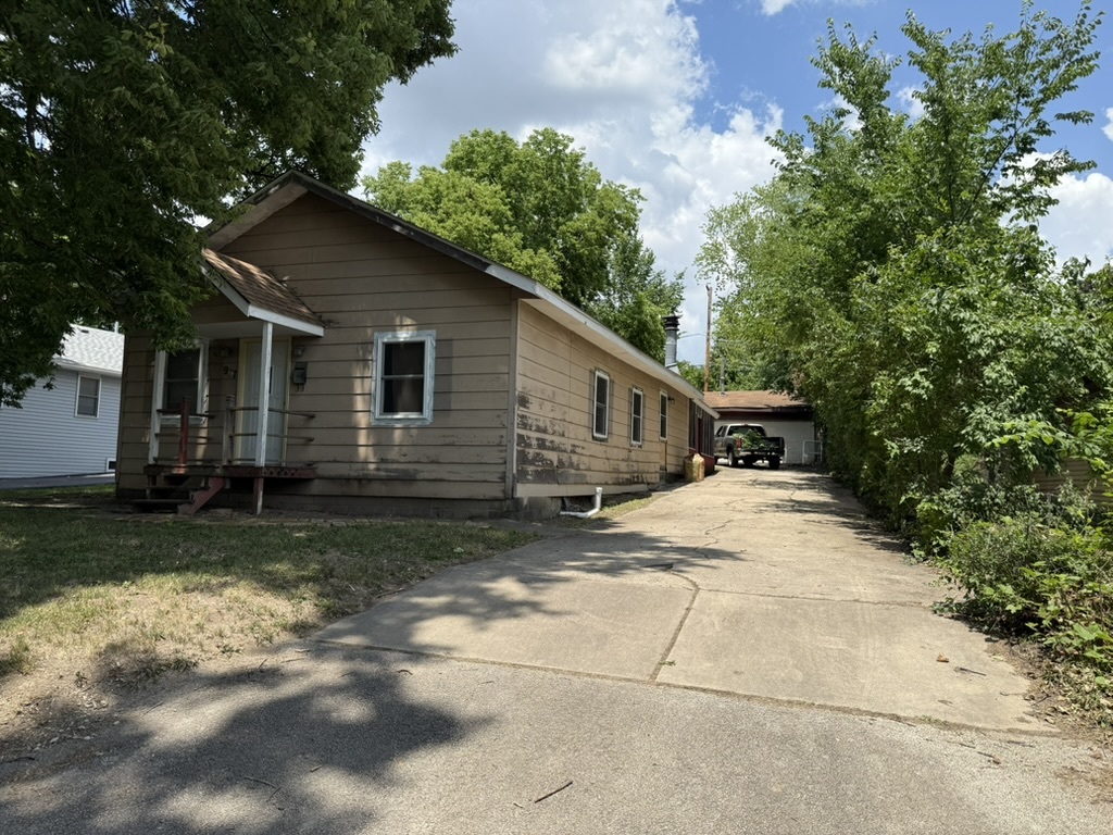 907 Parkview Street