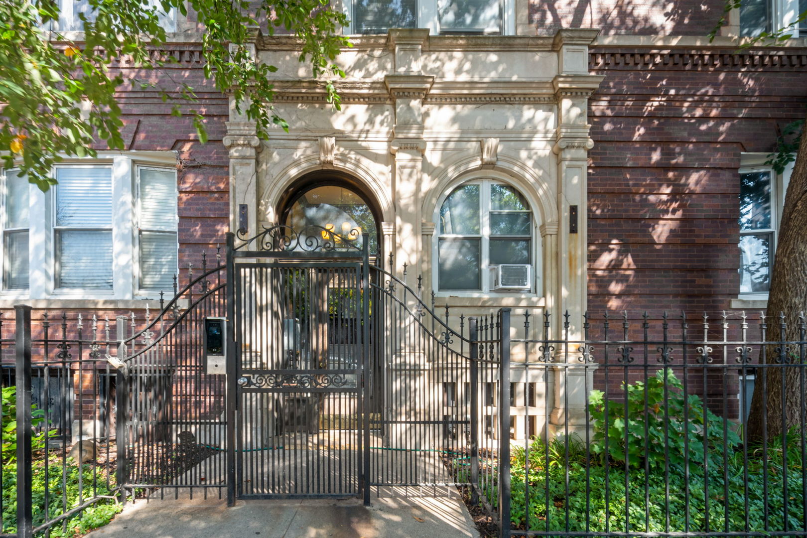 1424 Hyde Park Boulevard