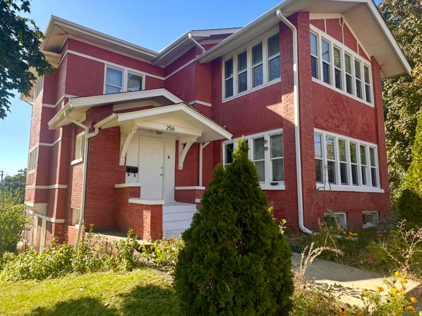 256 DOWNER Place